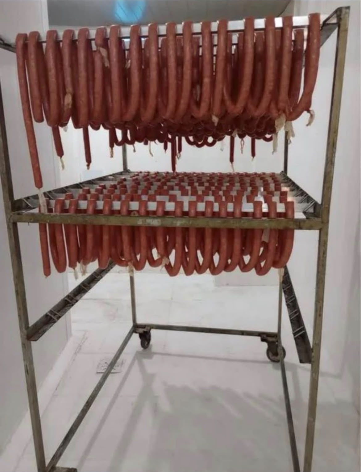 Linguiças no defumador